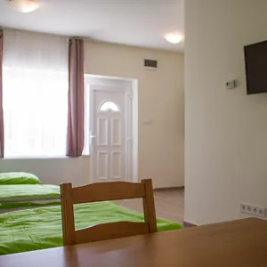  Apartament Airport Microstore Panzio