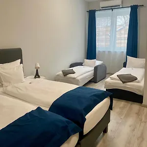 Vecsesi Rendezvenykoezpont Es Panzio Bed & Breakfast