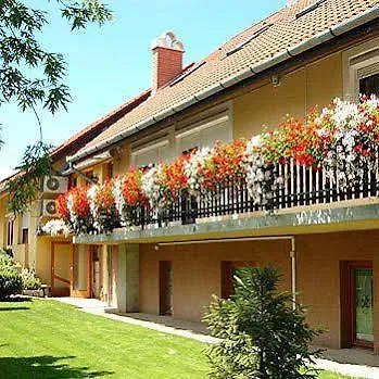 Nocleg ze śniadaniem Bed and Breakfast Sarokhaz Panzio Vecsés