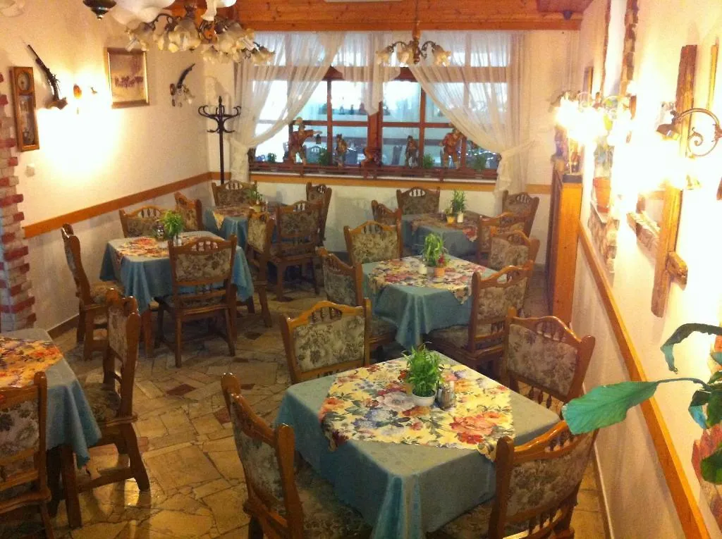 Sarokhaz Panzio Bed and Breakfast Vecsés Bed & Breakfast